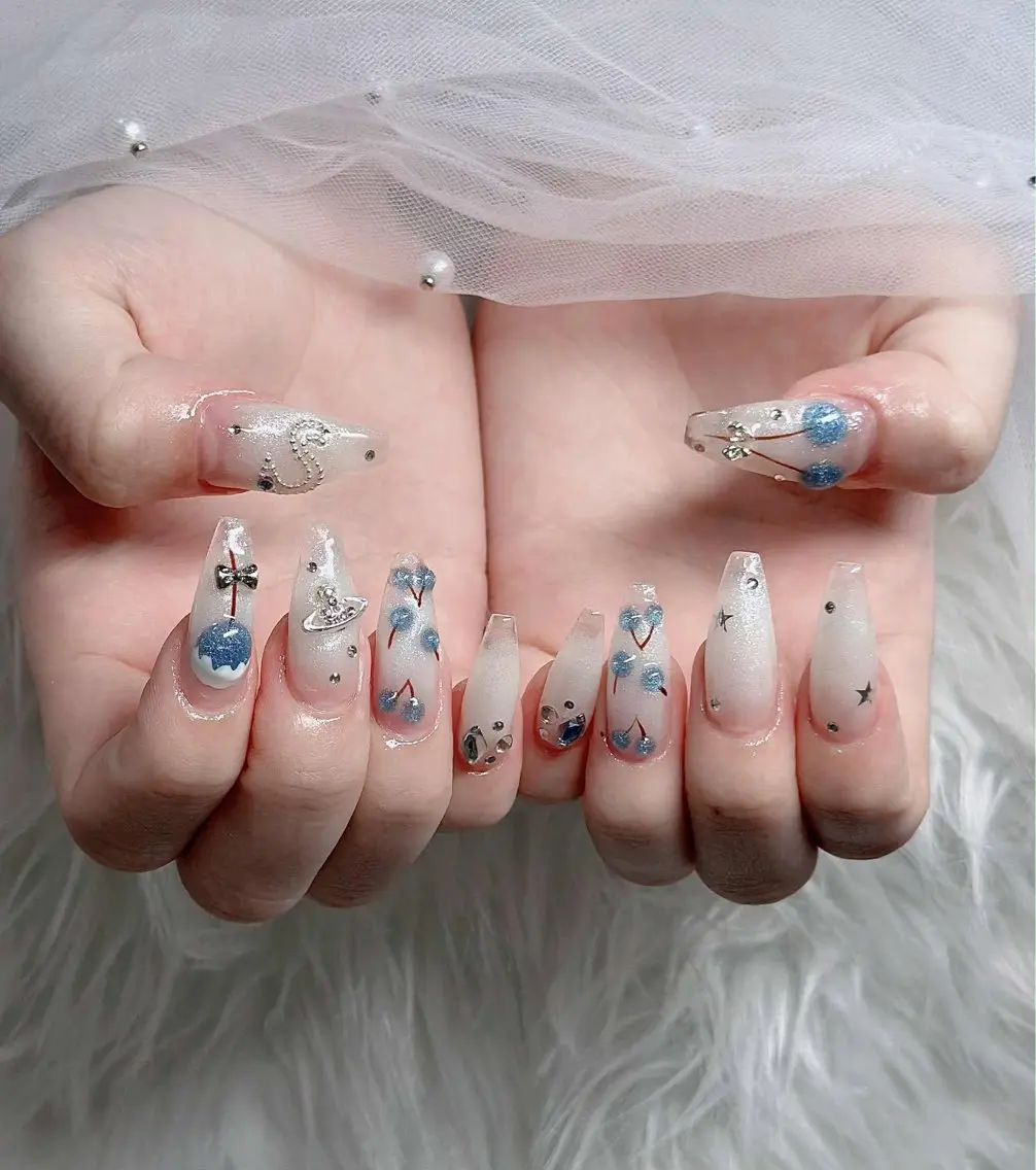 ネイル オーロラネイル フレンチネイル ジェルネイル ハロウィン キラキラネイル H.baby Nail Salonのネイルデザイン