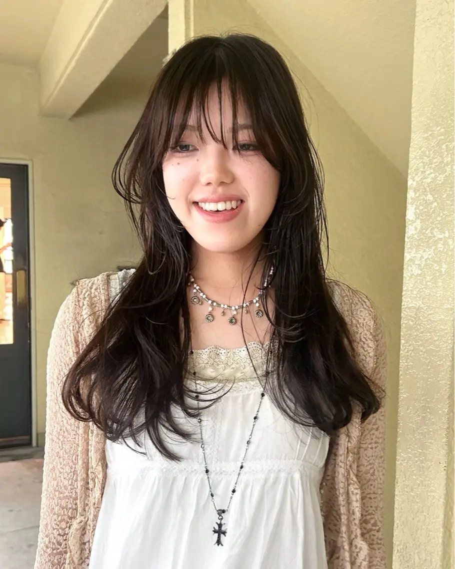 ロング カラー 顔まわりレイヤー レイヤーカット ロング トリートメント レイヤーカット/栄/ 顔周り/キトウモエノのヘアスタイル