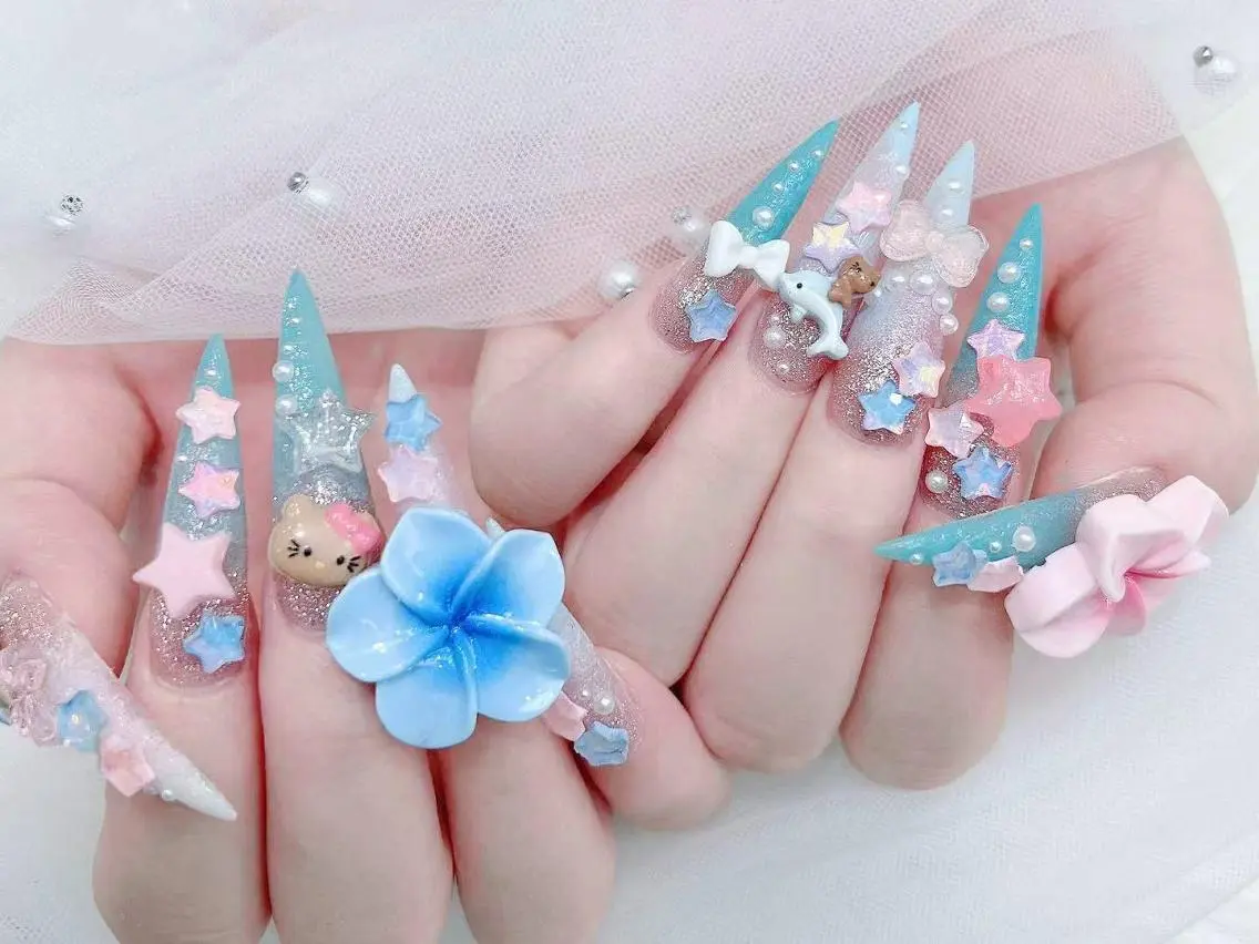 ネイル 長さ出し キラキラネイル 韓国ネイル ロングネイル マグネットネイル ハンドネイル ハンドケア 🎀LIMIT🎀 長さ出し新宿のネイルデザイン