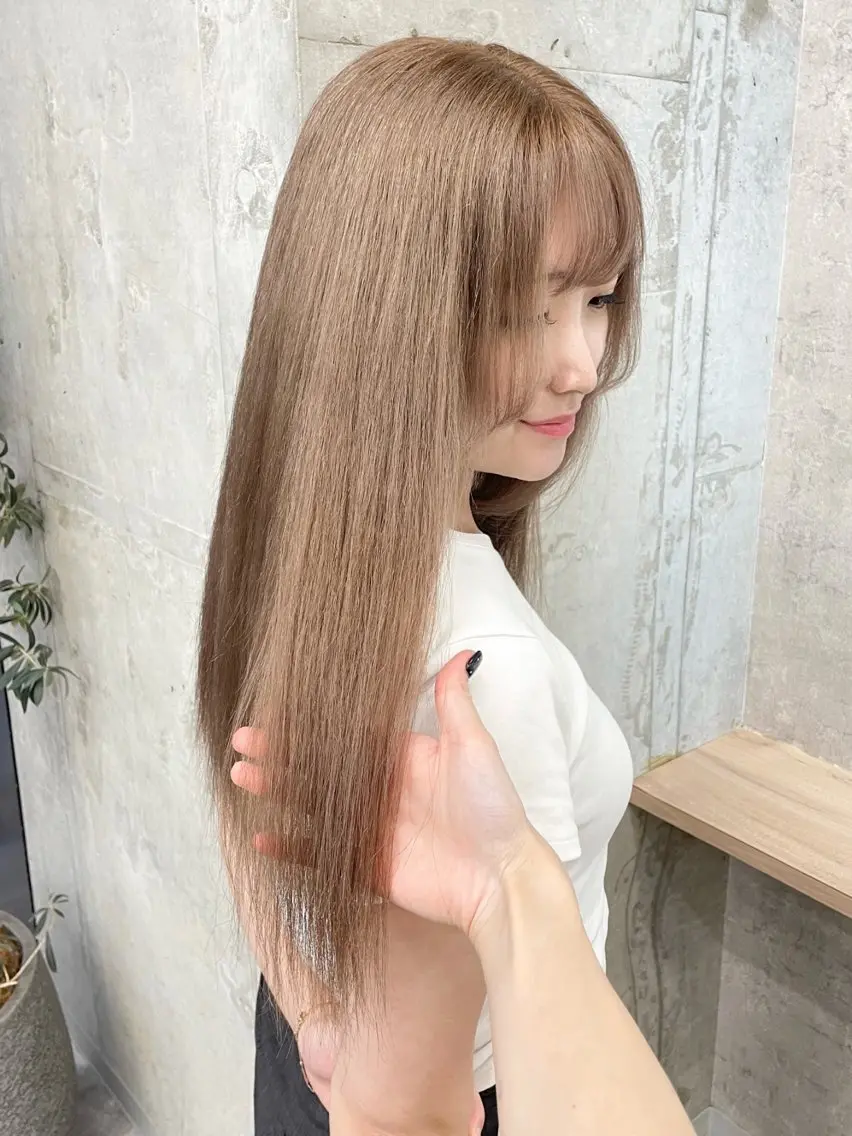 セミロング カラー ベージュカラー ブリーチ ブラウンカラー 透明感カラー ミルクティーブラウン ヘアカラー ブリーチ/ベージュ 💕/momoaのヘアスタイル