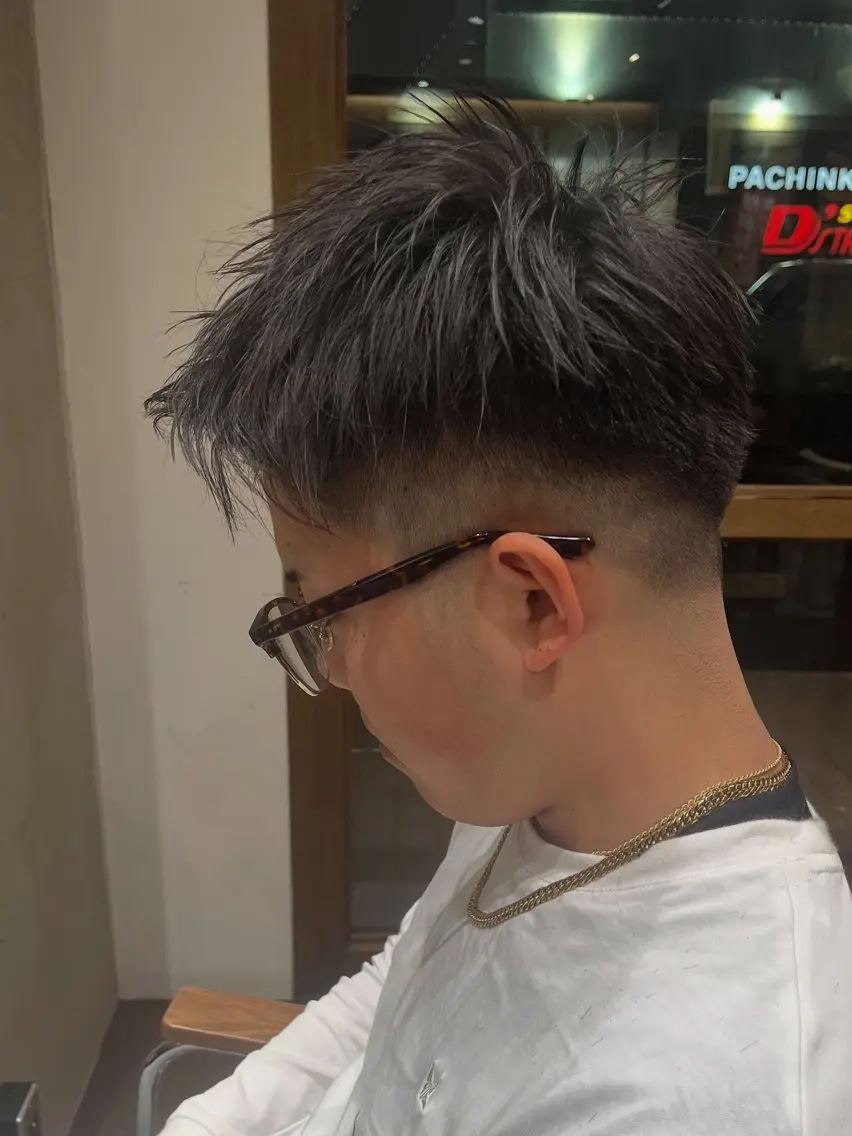 メンズ フェードカット モヒカン 赤み消し艶カラー🍒 髪質改善　KAIのヘアスタイル