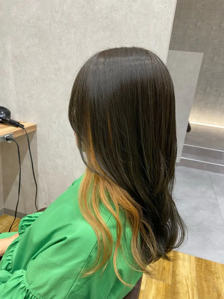 ロング レイヤーカット・透明 感カラー✨️春山栞菜のヘアスタイル