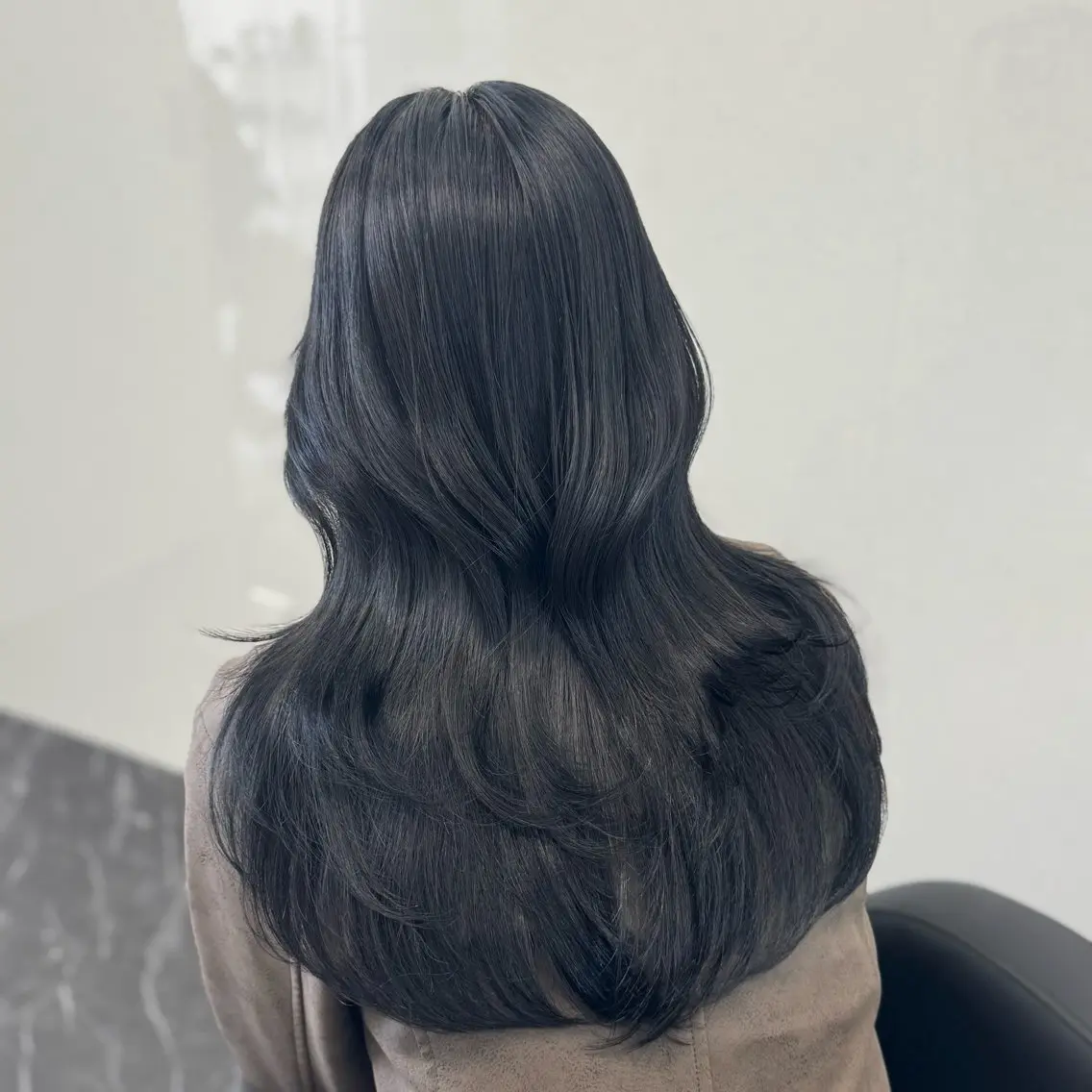 ロング カラー 黒髪 髪質改善 韓国風ヘア 縮毛矯正 トリートメント ヘアカラー トリートメント ヘアセット 髪質改善Ⅰ透明感 艶カラーⅠたつやのヘアスタイル