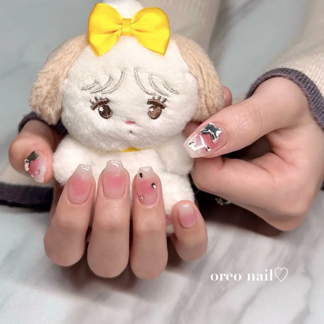 ネイル チークネイル ガーリー キラキラネイル マグネットネイル ピンク oreo salon miyu 池袋のネイルデザイン