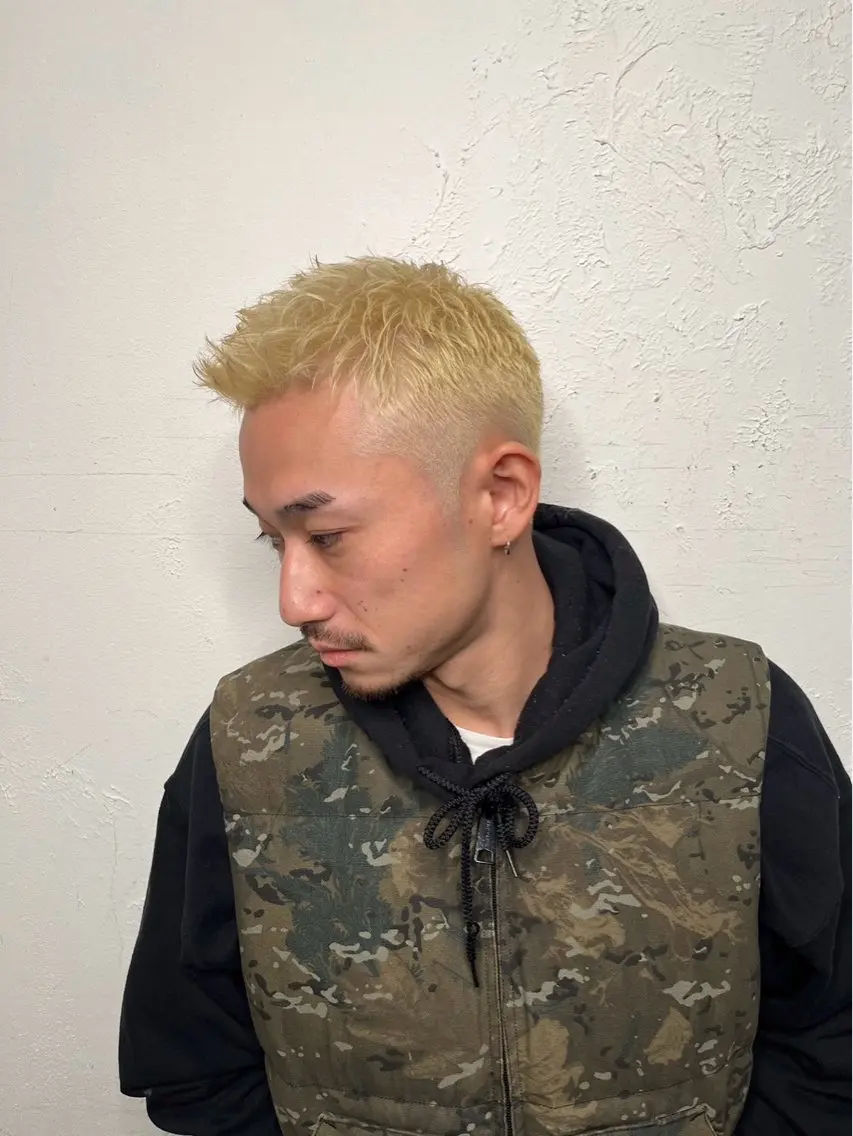 ショート カラー メンズ メンズブリーチ センターパート ダウンパーマ フェードカット メンズハイライト カット ヘアカラー トリートメント 💈メンズ特化💈 TASUKUのヘアスタイル