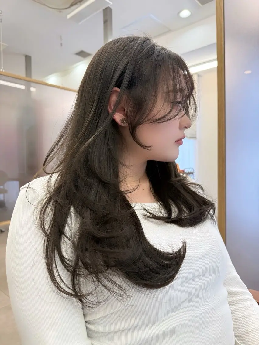 ロング カット ヘアカラー トリートメント akira𝜗𝜚 ꙳.*透明感カラーのヘアスタイル