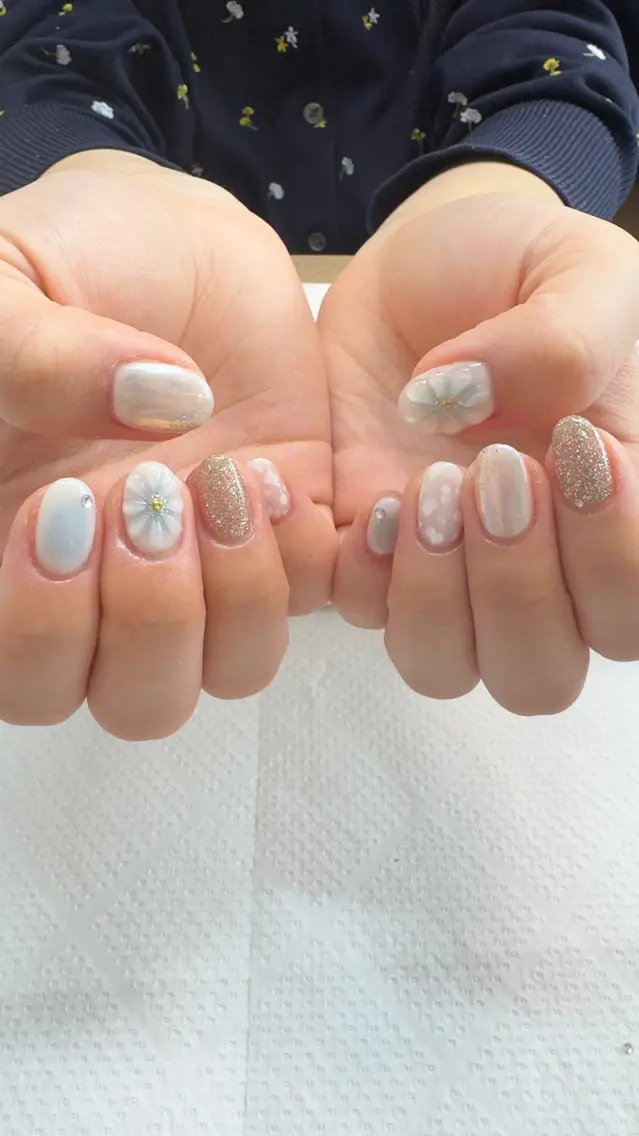 ネイル フラッシュネイル ホログラムネイル 韓国ネイル ラメ(グリッター) ラメグラデーション ハンドネイル MH_ Nailのネイルデザイン