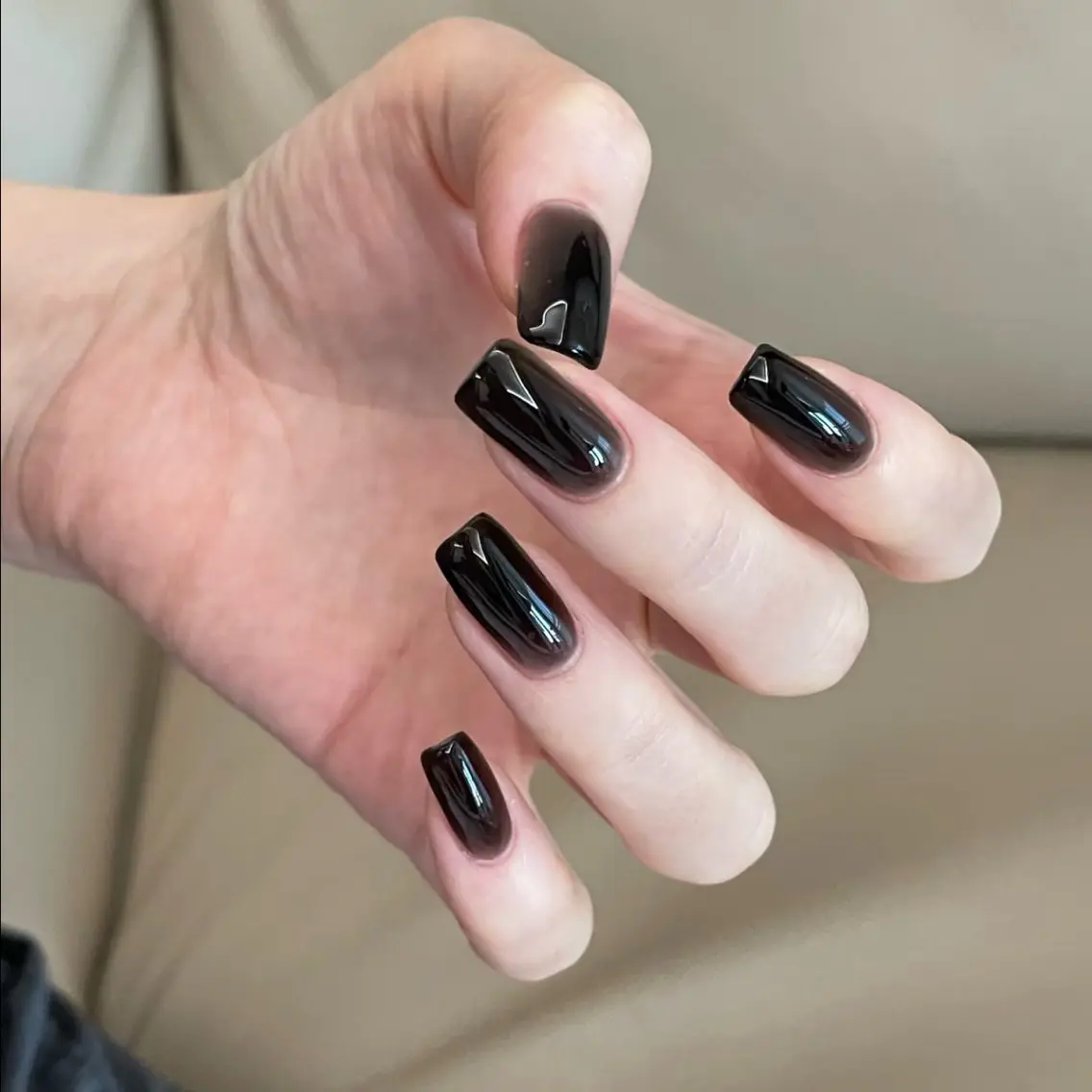 ネイル ワンカラーネイル スクエアネイル ハンドネイル Aura Nail ✨リリ✨のネイルデザイン