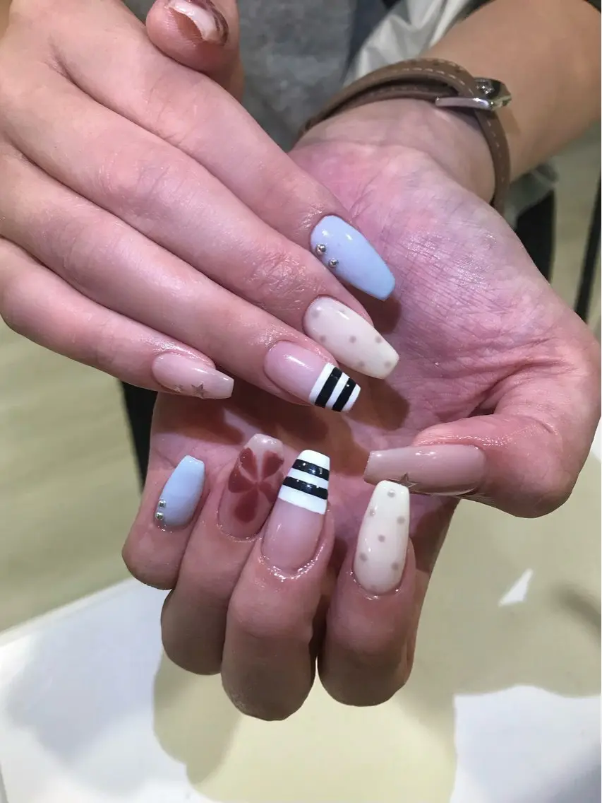 ネイル 持ち込み 韓国ガーリーネイル 芽依奈のネイルデザイン