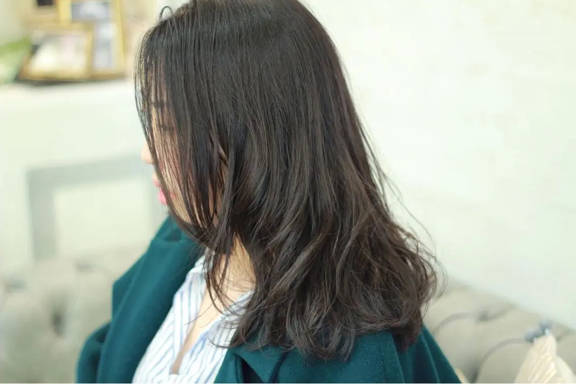 セミロング 顔周りカット レイヤーカット GOSSIP信国 瑞絵のヘアスタイル