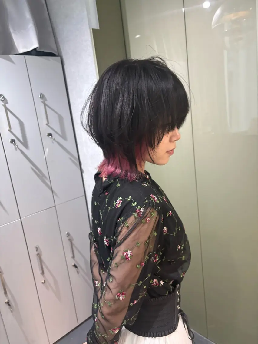 ミディアム カラー ピンクカラー ウルフカット カット ヘアカラー トリートメント jyui/原宿 ハイトーン/デザインのヘアスタイル