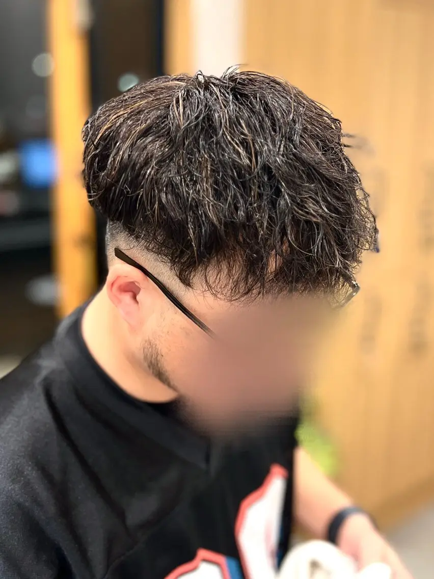 カラー メンズ メンズハイライト メンズパーマ ベージュカラー ハイライトカラー カット ヘアカラー トリートメント 山口 玖瑠美のヘアスタイル