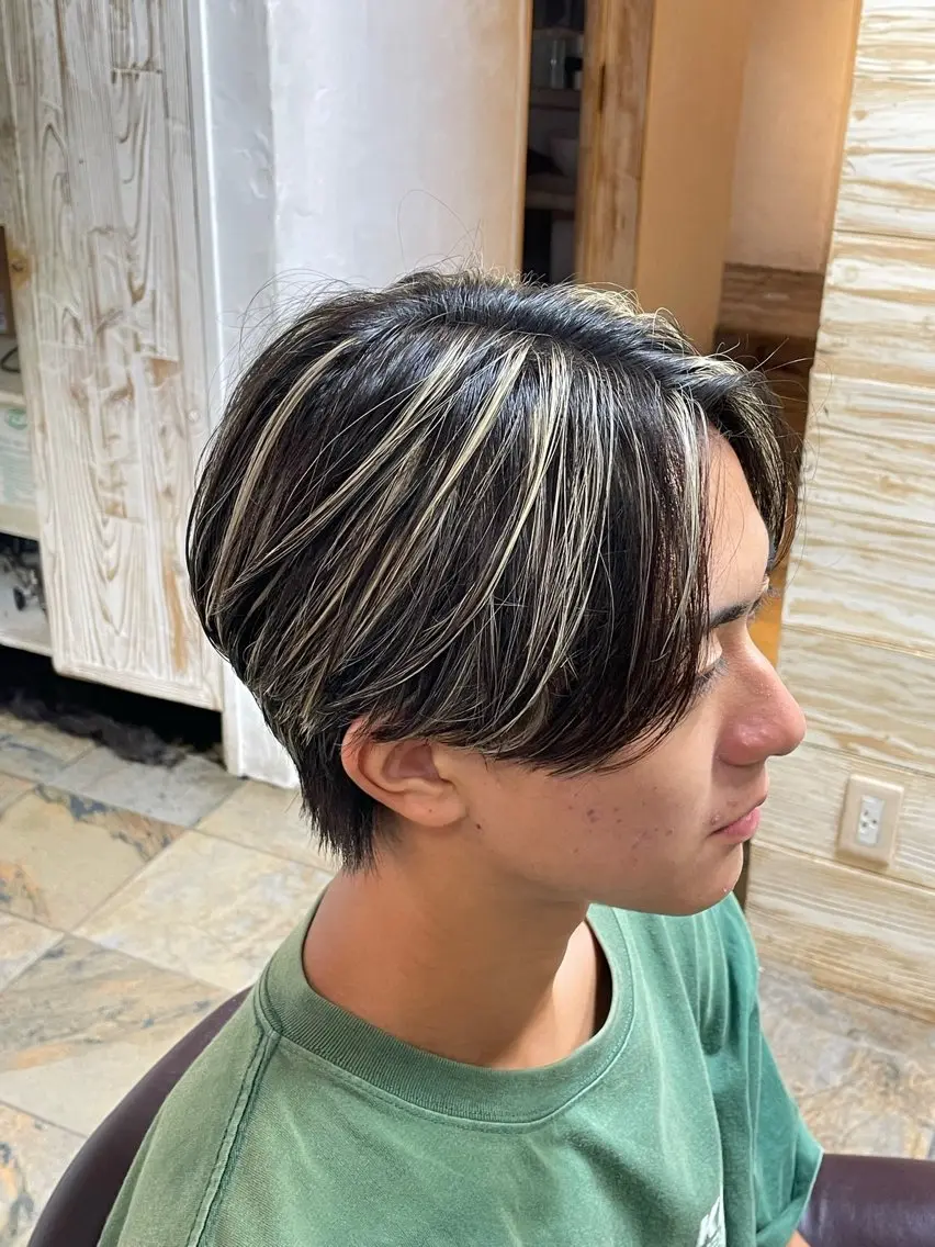 メンズ センターパート メンズウルフカット ウルフカット カット 榎戸 怜真のヘアスタイル
