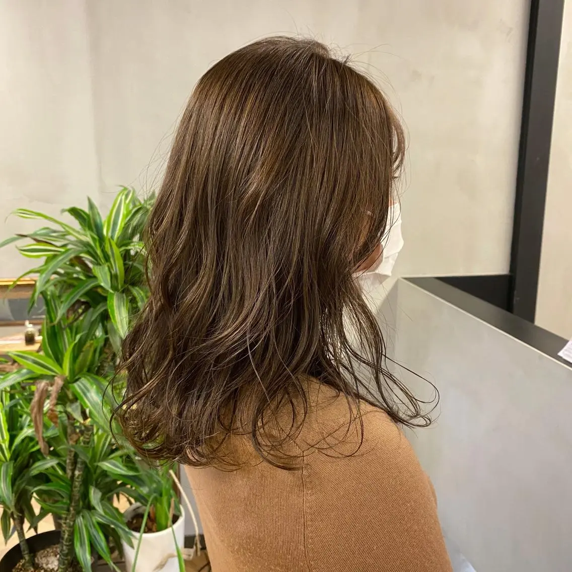 セミロング 前川 朋香のヘアスタイル