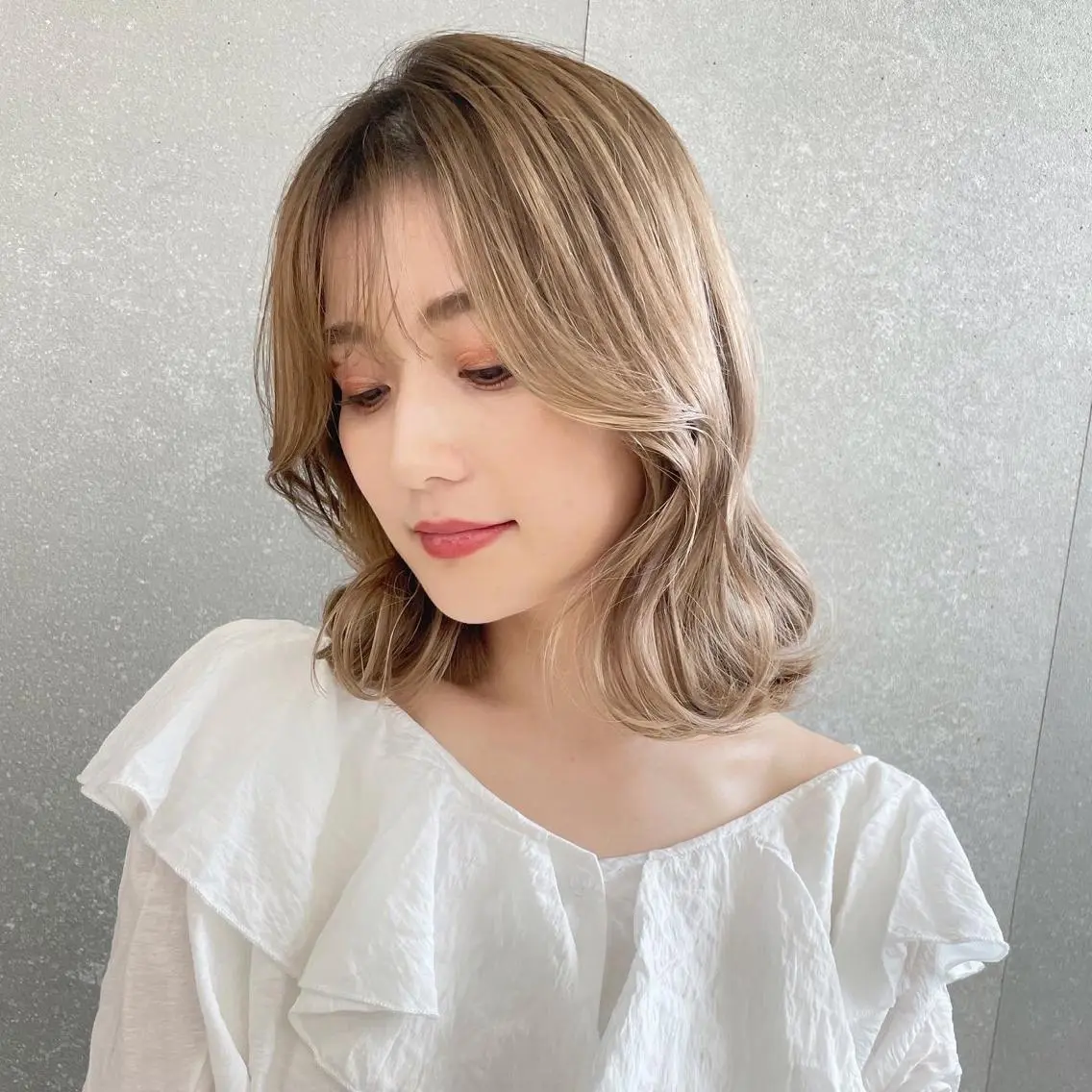 ミディアム 韓国風ヘア カット ヘアカラー トリートメント 山本翔一郎 韓国顔周りレイヤーのヘアスタイル