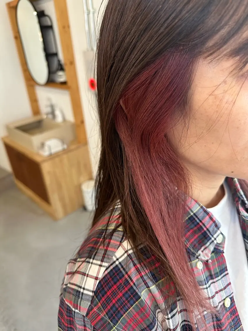 セミロング カラー レッドカラー 松本 莉央のヘアスタイル