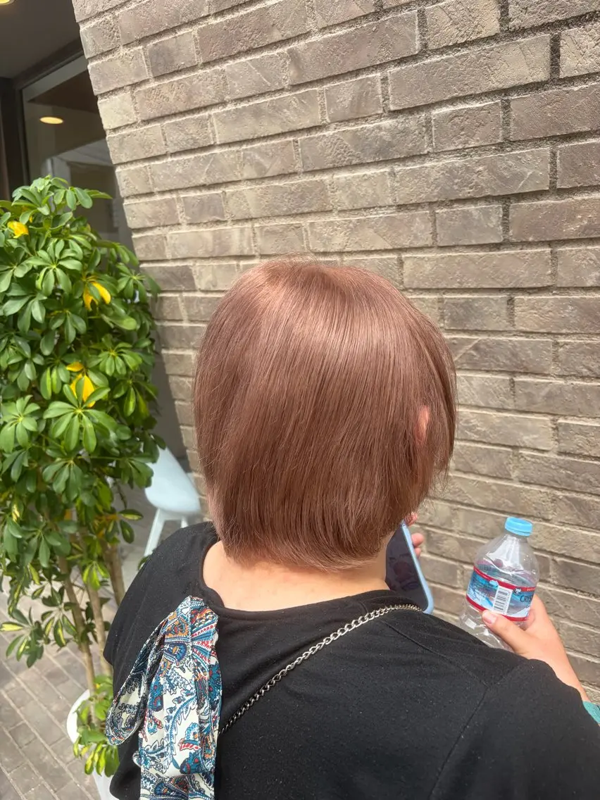 ショート ヘアカラー ハイトーン✖️ 縮毛矯正シュンペイのヘアスタイル
