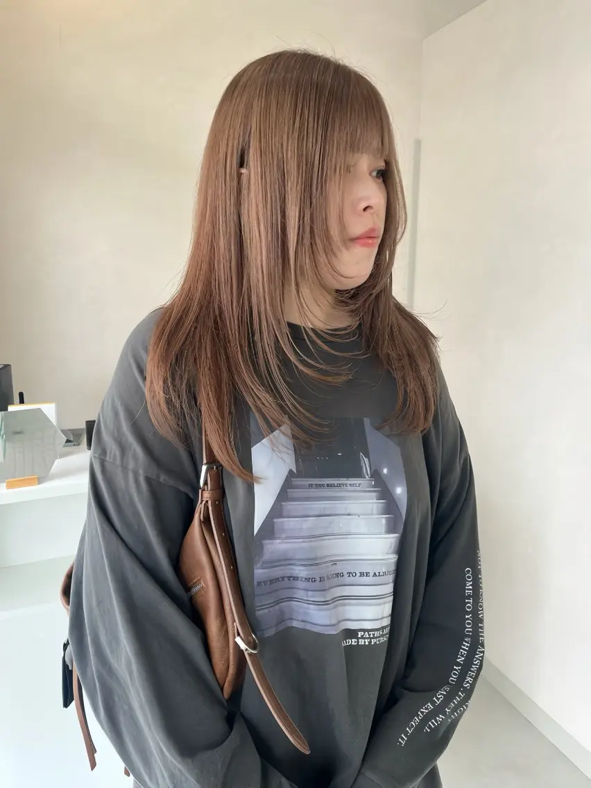セミロング カラー カット ヘアカラー 長山 茉白のヘアスタイル