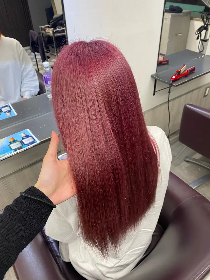 ロング noa 寒色系カラーブリーチのヘアスタイル