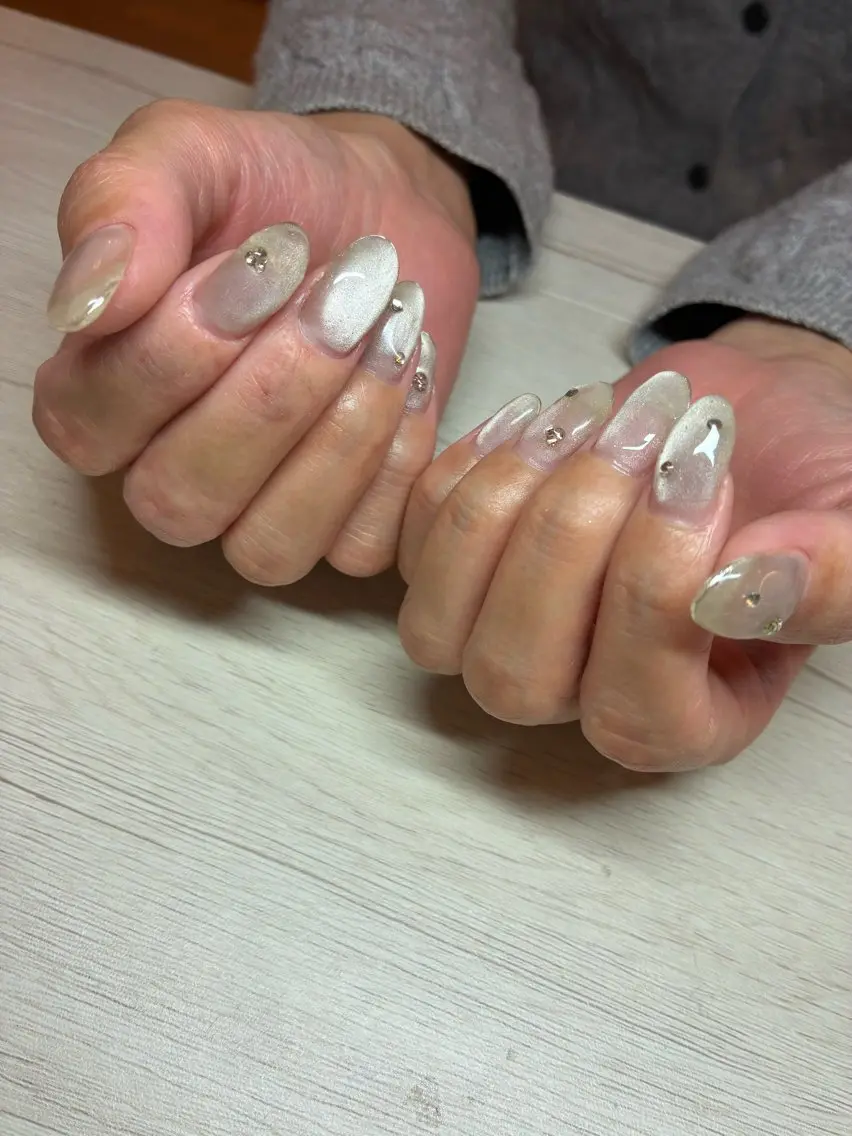 ネイル マグネットネイル ホワイト nail_salon Tulipのネイルデザイン