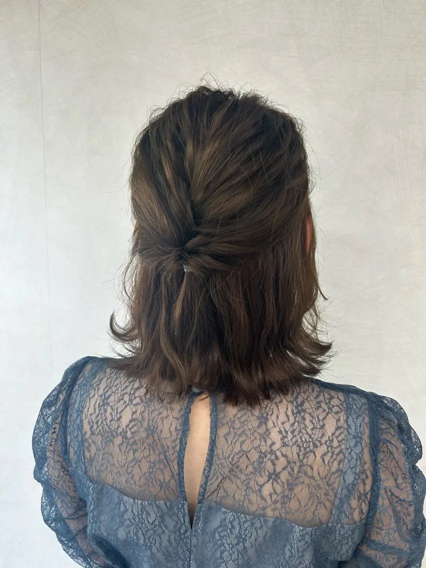ミディアム ヘアアレンジ ハーフアップ ヘアセット／眉毛カッ ト/Nana〻のヘアスタイル