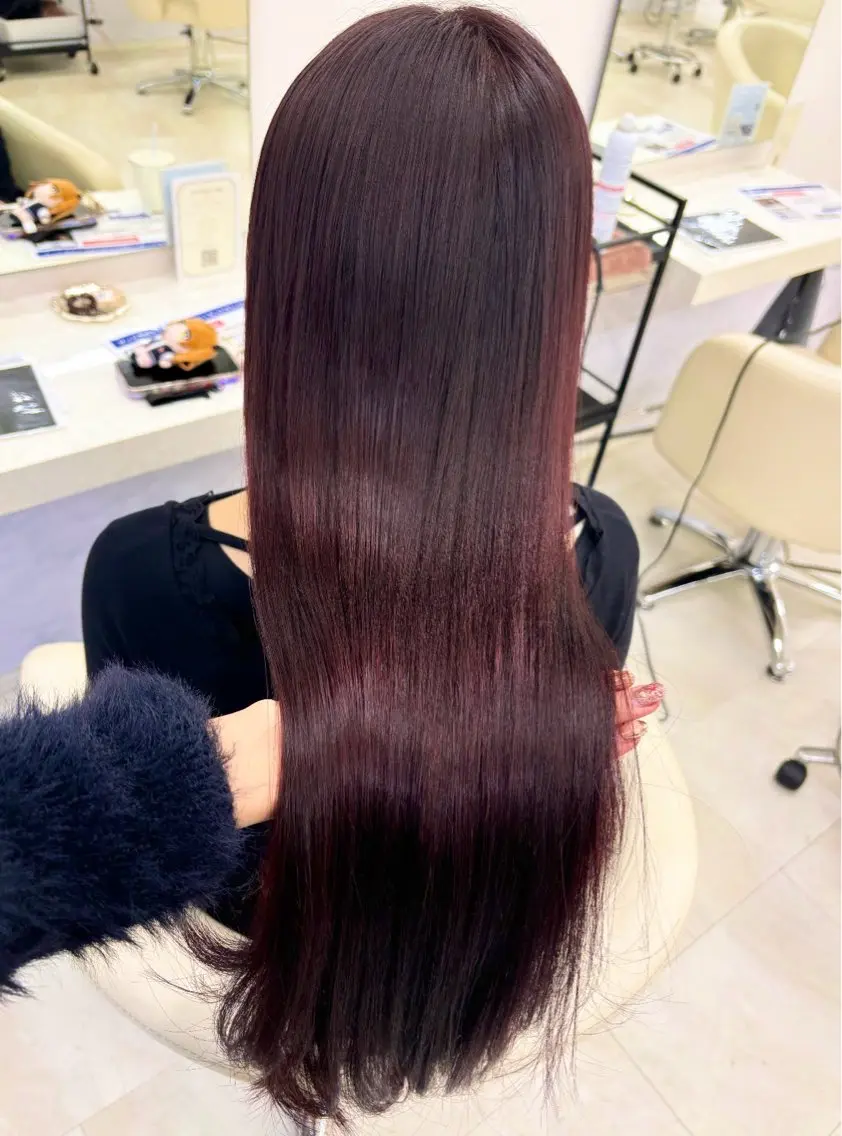 ロング カラー ヘアアレンジ ブリーチ ボルドーカラー ブリーチなしカラー 髪質改善 トリートメント momo /レイヤー/暖色のヘアスタイル
