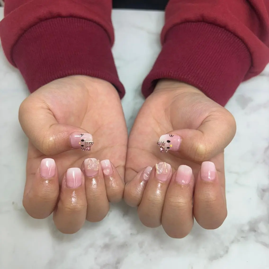 salon UNE LMA見習いスタッフのネイルデザイン