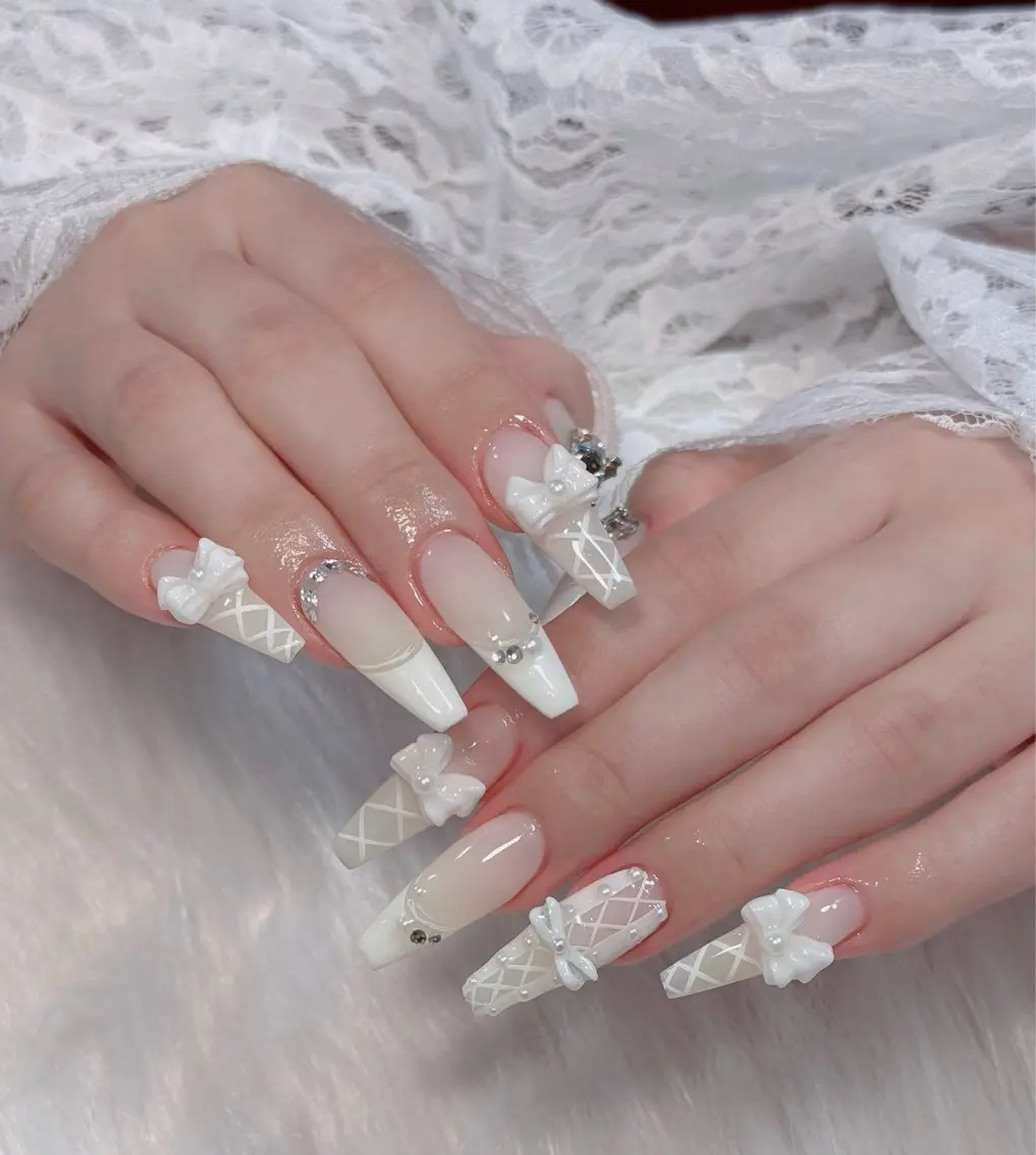ネイル アートネイル ボルドー フレンチネイル ジェルネイル 氷ネイル・うるうるネイル ハンドネイル Julie Nail Rinのネイルデザイン