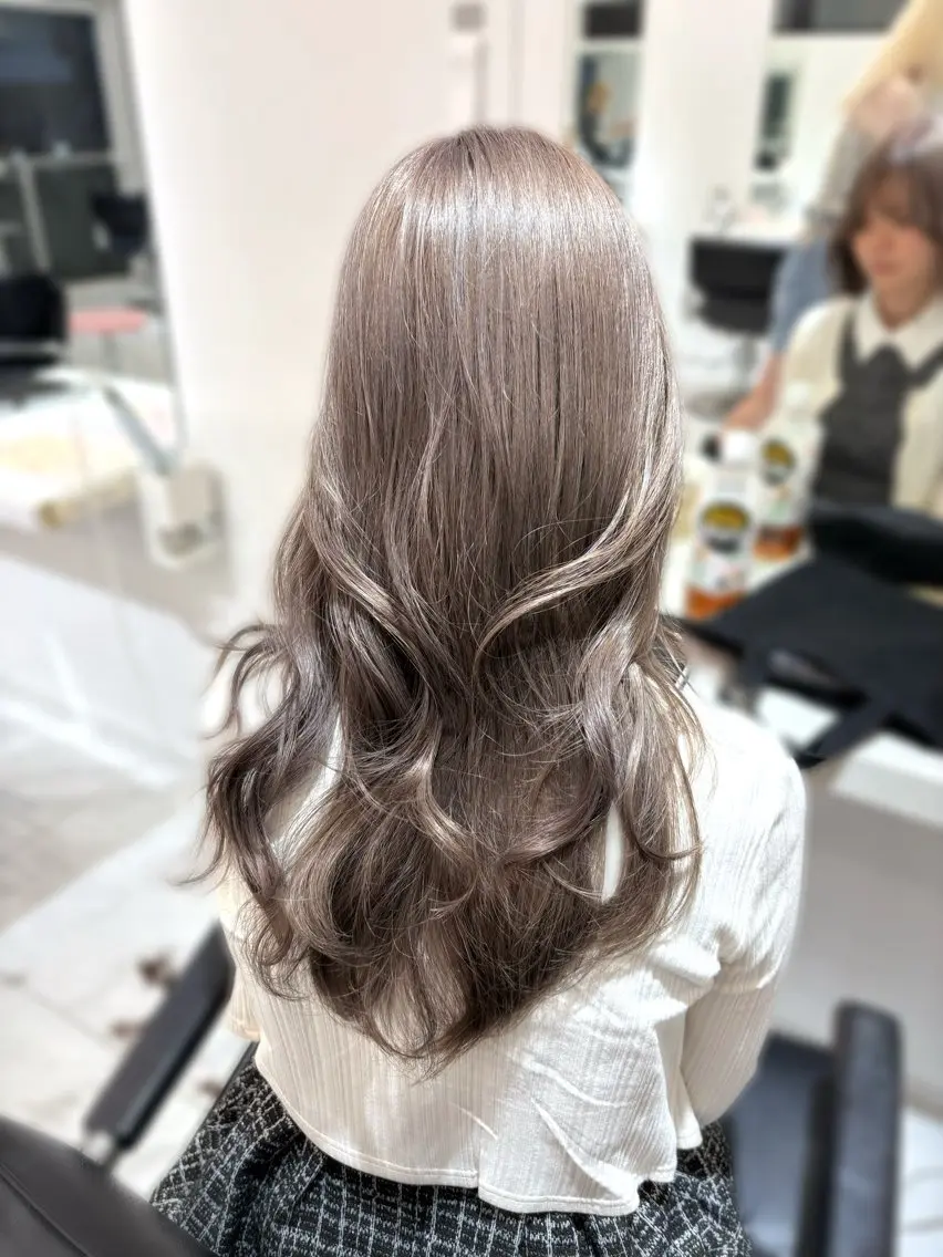 ロング カラー ブリーチ ケアブリーチ ダブルカラー グレージュ ミルクティーグレージュ ヘアカラー haruka /韓国レイヤーのヘアスタイル