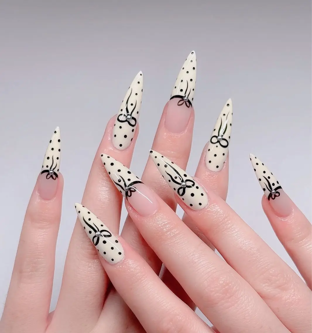ネイル オーロラネイル フレンチネイル ジェルネイル ハロウィン キラキラネイル H.baby Nail Salonのネイルデザイン