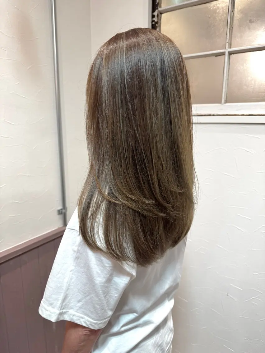 ロング カラー ブリーチ ハイライトカラー ハイライト カット ヘアカラー トリートメント ダブルカラー /レイヤー/アリサのヘアスタイル