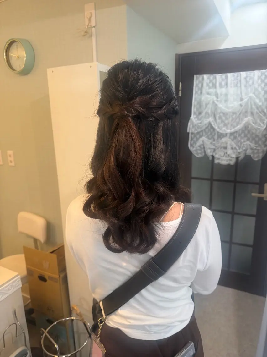 ミディアム ヘアアレンジ ハーフアップ ココシャル miranoのヘアスタイル