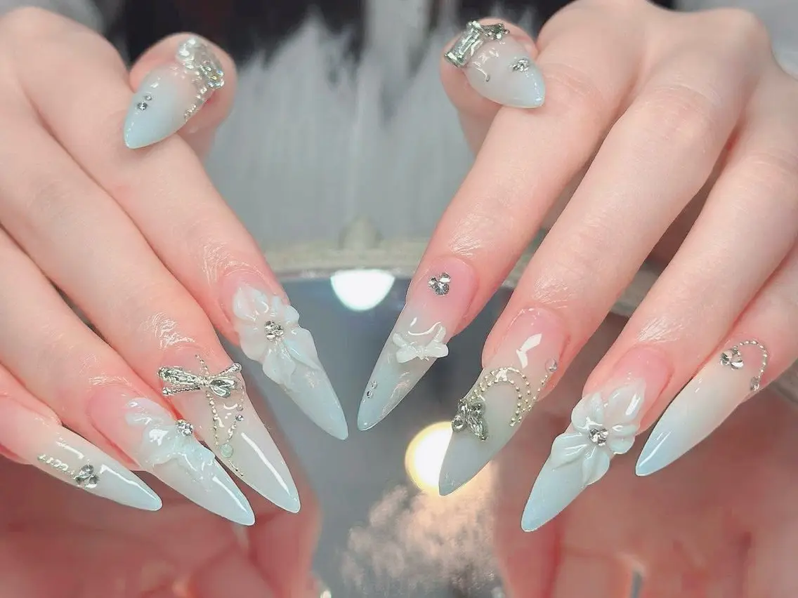 ネイル アートネイル 長さ出し グラデーション マグネットネイル 持ち込み Mi nailsのネイルデザイン