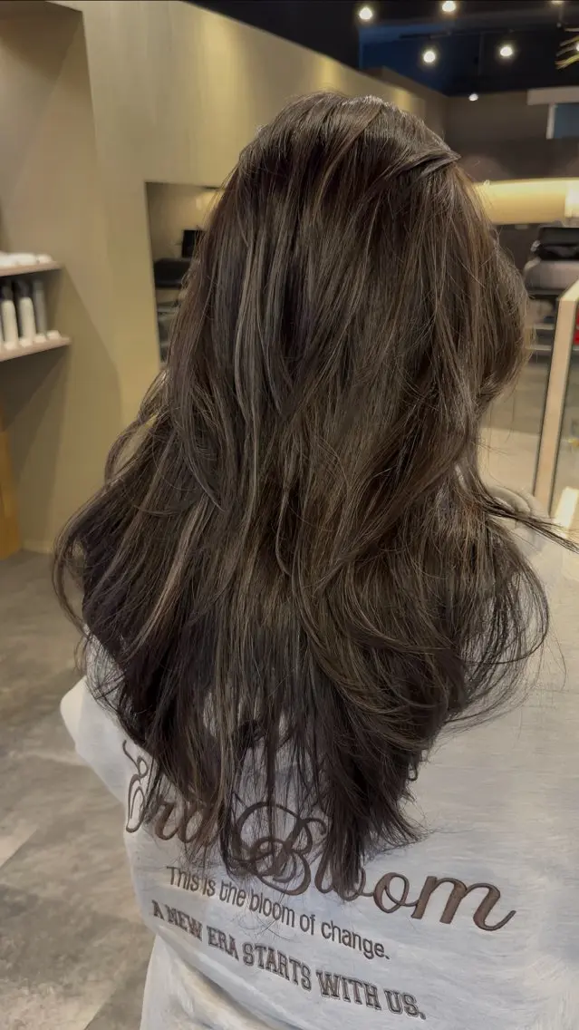 ロング カラー ハイライトカラー ハイライト レイヤーカット ヘアカラー 🇺🇸海外デザイン iCON TOKYOのヘアスタイル