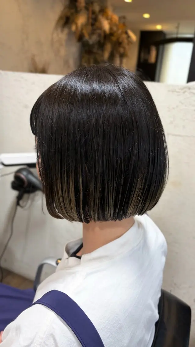 ショート カラー 黒髪 ブルーカラー ブルーブラック 透明感カラー ボブ edessa misaki🤍のヘアスタイル