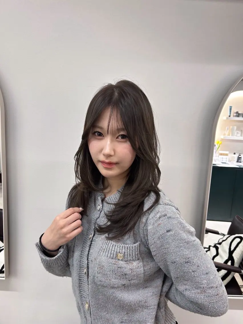 ロング カラー ベージュカラー 透明感カラー オリーブベージュ レイヤーカット トリートメント カット ヘアカラー トリートメント ヘッドスパ ヘアセット 盛れる艶カラー× レイヤーカット/咲来のヘアスタイル