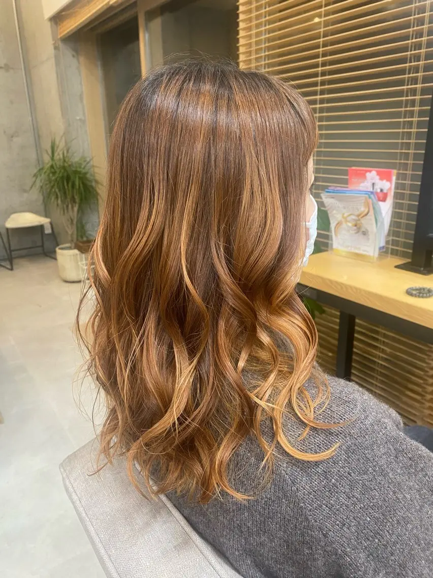 ミディアム HIYORI🧁 登戸のヘアスタイル