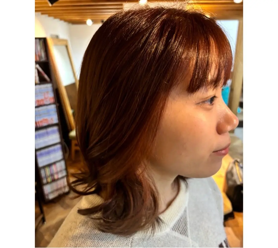 ミディアム カラー ブラウンカラー オレンジ オレンジブラウン 中村 芽衣那のヘアスタイル