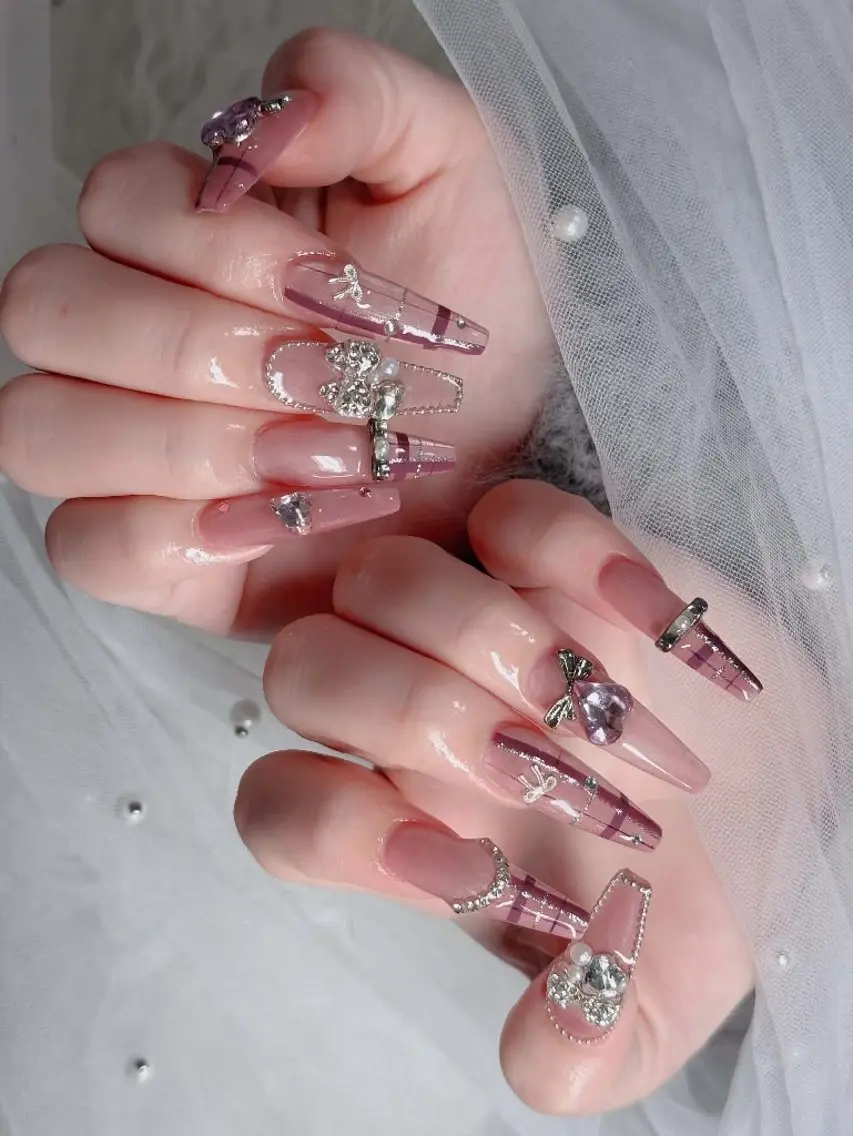 ネイル チークネイル フレンチネイル キラキラネイル 韓国ネイル マグネットネイル ハンドネイル Buruberii hbaby nailのネイルデザイン