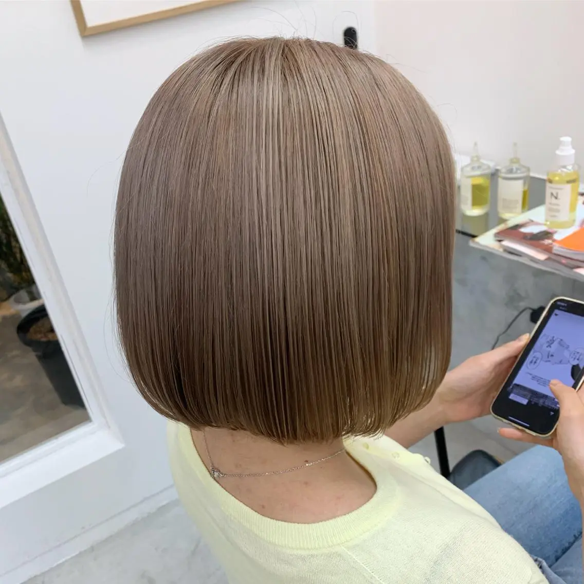 ショート カラー wakana/ 柔らかベージュカラーのヘアスタイル