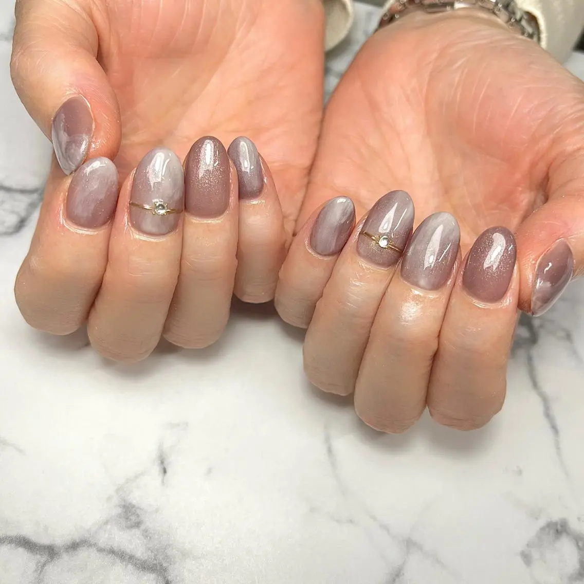 ネイル アートネイル ブラウン 韓国ネイル 大理石ネイル(マーブル) ニュアンスネイル ハンドネイル NAIL NOWのネイルデザイン