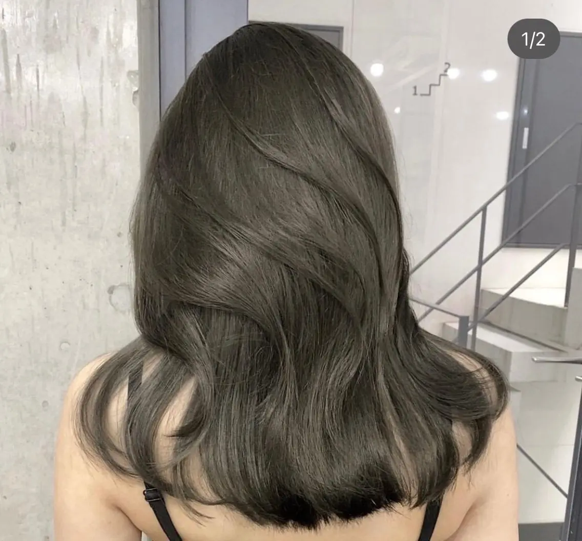 セミロング カラー rely yuunaのヘアスタイル
