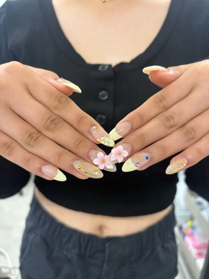 ネイル ハンドネイル yuria 🎀海外ネイル🌺のネイルデザイン