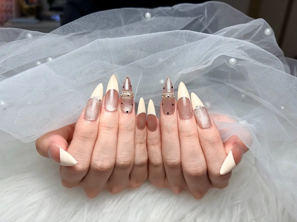 ネイル アートネイル 長さ出し ジェルネイル 韓国ネイル マグネットネイル ハンドネイル Cloudy Chan Nailのネイルデザイン