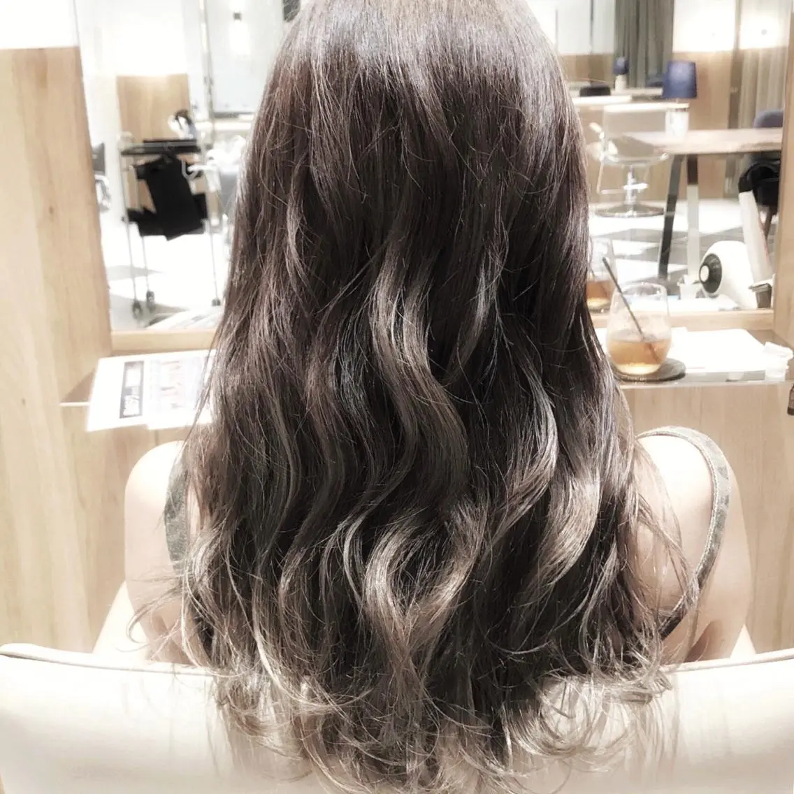 ロング カラー デザインカラー グラデーションカラー ハイライトカラー ハイトーンカラー ハイライト カット ヘアカラー ボブ/ハイトーン 福生Radix 下田のヘアスタイル