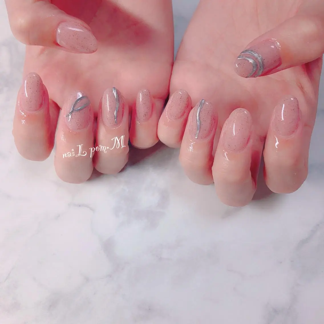 ネイル ジェルネイル ぷっくりネイル シルバー シンプルネイル naiL pom.Mのネイルデザイン