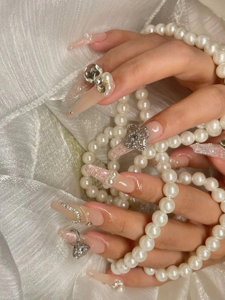 ネイル 長さ出し フットネイル フレンチネイル ジェルネイル ガラスフレンチ More Glam渋谷店のネイルデザイン