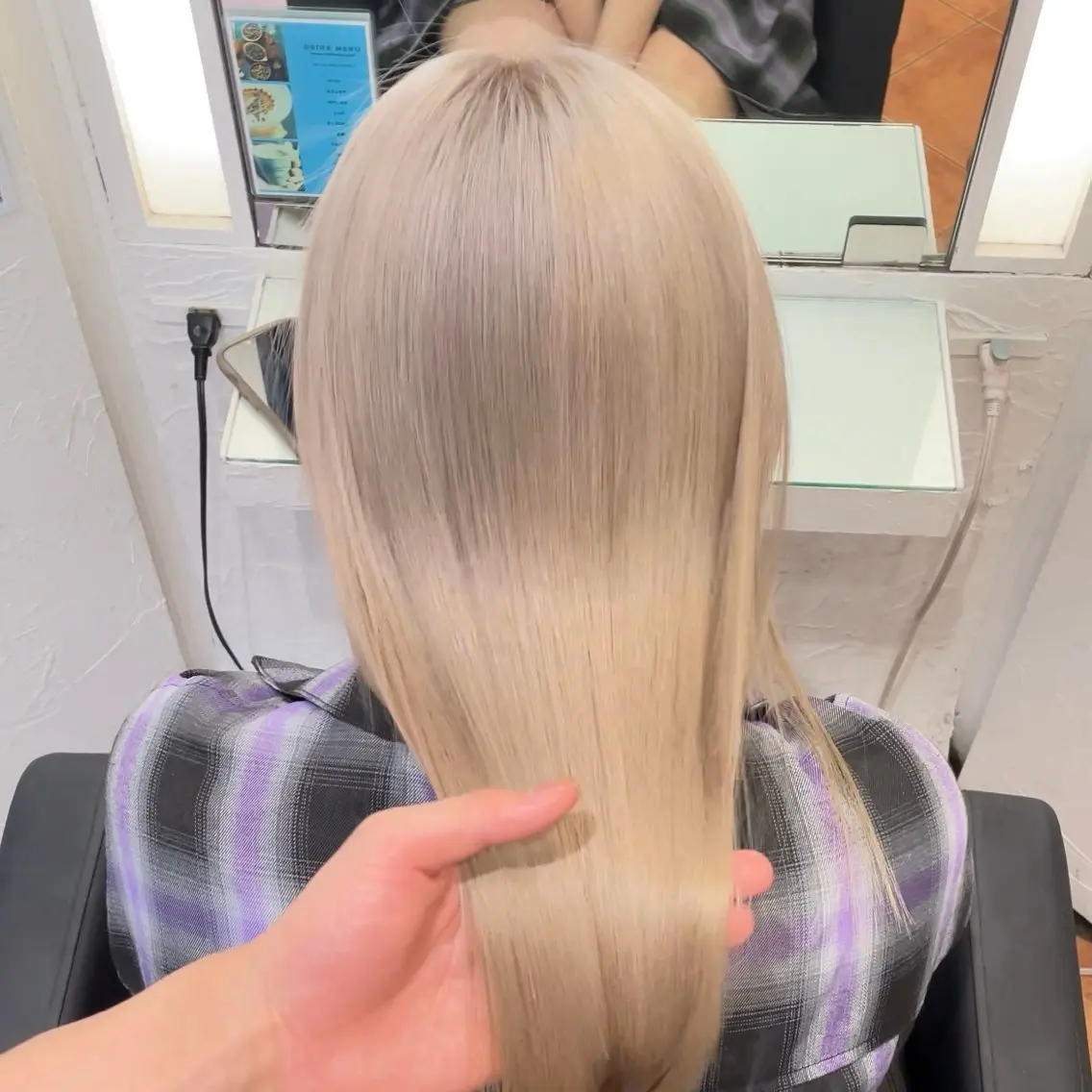ロング カラー ベージュカラー ブリーチ ケアブリーチ デザインカラー ハイトーンカラー ヘアカラー トリートメント ブリーチなしピンク 赤井龍斗のヘアスタイル