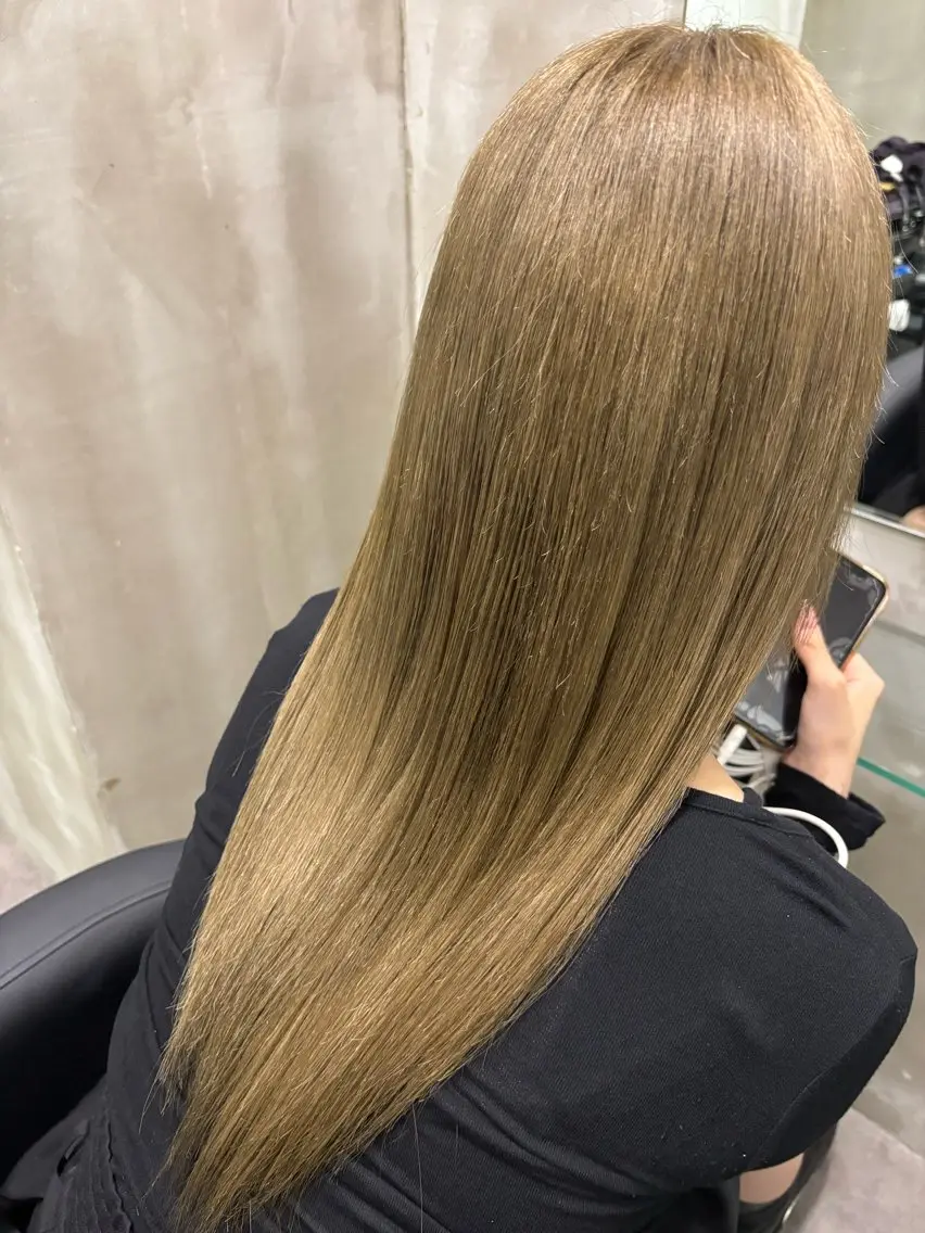 ロング カラー ベージュカラー オリーブベージュ 大谷 杏菜のヘアスタイル