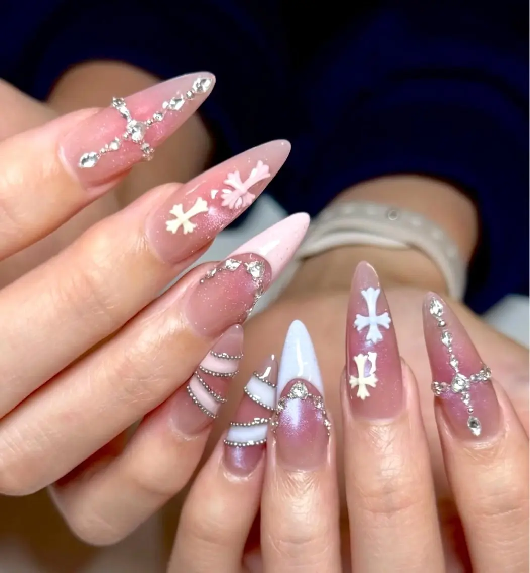 ネイル ガーリー キラキラネイル 韓国ネイル ロングネイル シンプルネイル ハンドネイル Genie Mika Nailsのネイルデザイン